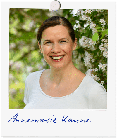  Porträtfoto von Annemarie Kaune mit offenem, herzlichem Lächeln