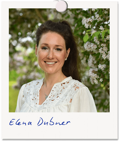  Porträtfoto von Elena Dubner mit ruhigem, freundlichem Gesichtsausdruck